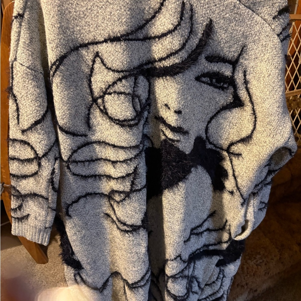 Simply Couture Abstract Face Knit Cardigan - Gray & Black